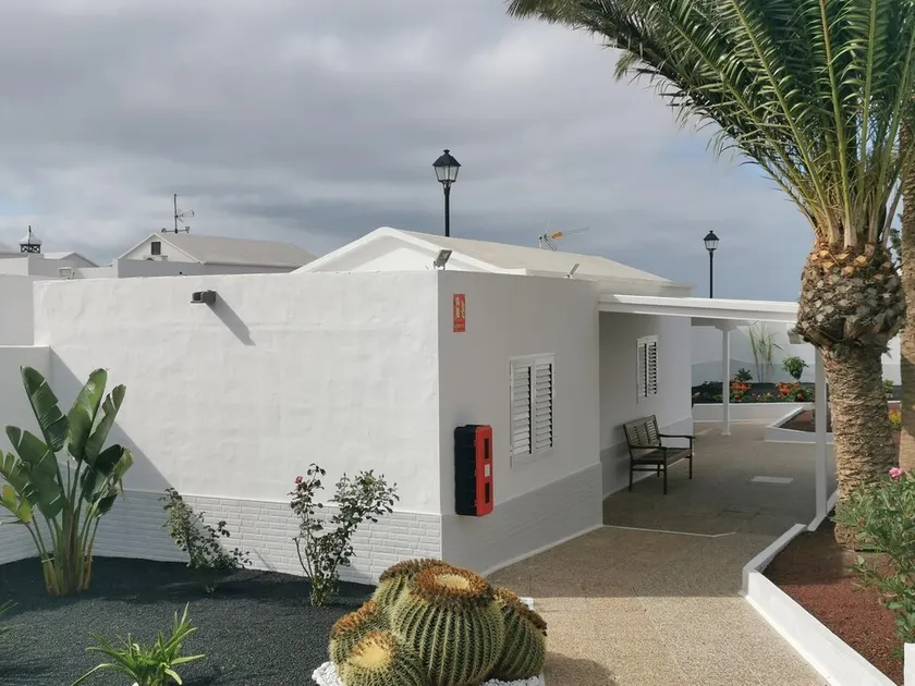 Independent one bedroom apartment with barbecue and fully private terrace. - Image 1
