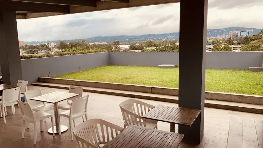 NEW COZY APARTMENT, zona 4, GREAT LOCATION!! - Image 1