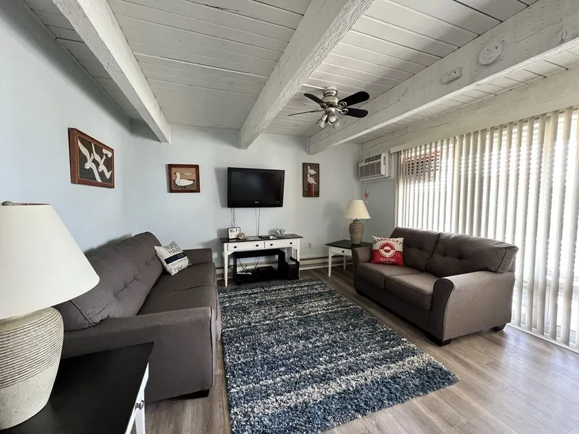 Perfect Getaway. Only 1 block to the Beach - Image 1
