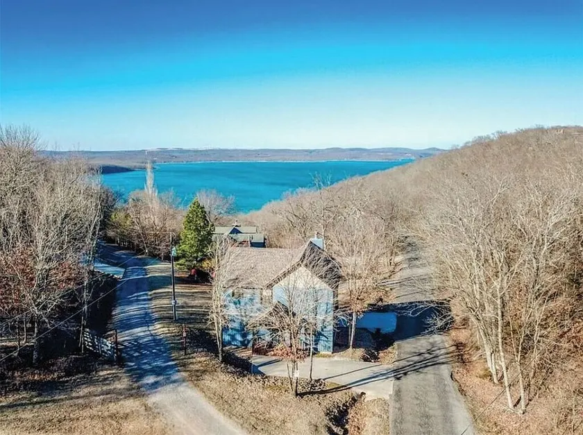 Year-around Lake Views, 1 mile to Ramp                 . - Image 1