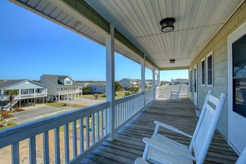 Holden Haven 4 Bedroom Home by RedAwning - Image 1