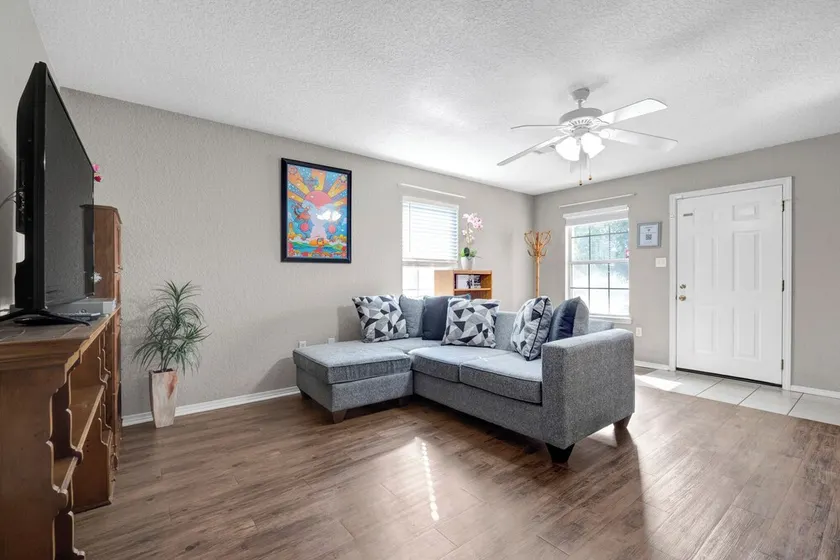 Delightful Duplex 2 beds 2 baths - Image 1