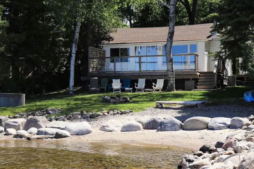 Stunning Waterfront Cottage & Bunkie! - Image 1