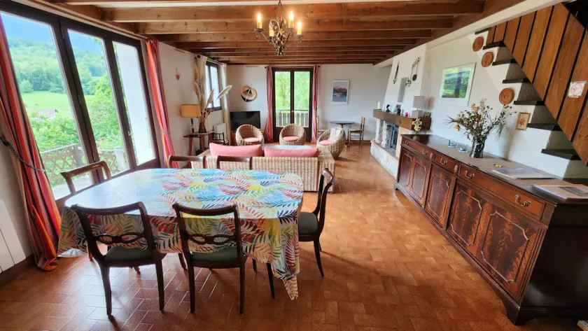 Chalet sleeps 9 / SPA, Saint-Jorioz, quiet location lake and mountain views - Image 1
