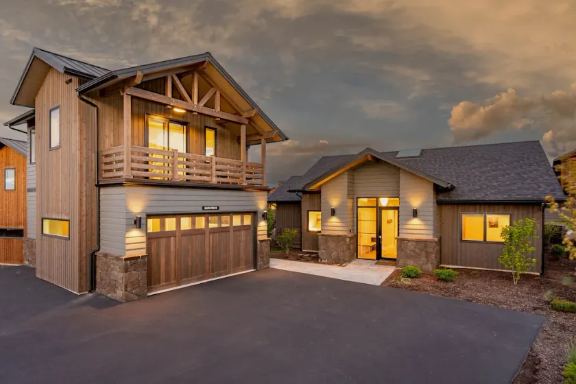 On hike/bike trails ~ gear storage ~ resort pool ~ BBQ ~ private hot tub ~ 🐶 - Image 1
