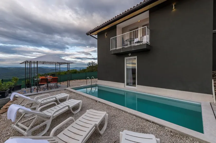 Villa Art hus med pool og en smuk udsigt over floden Mirna-dalen - Image 1