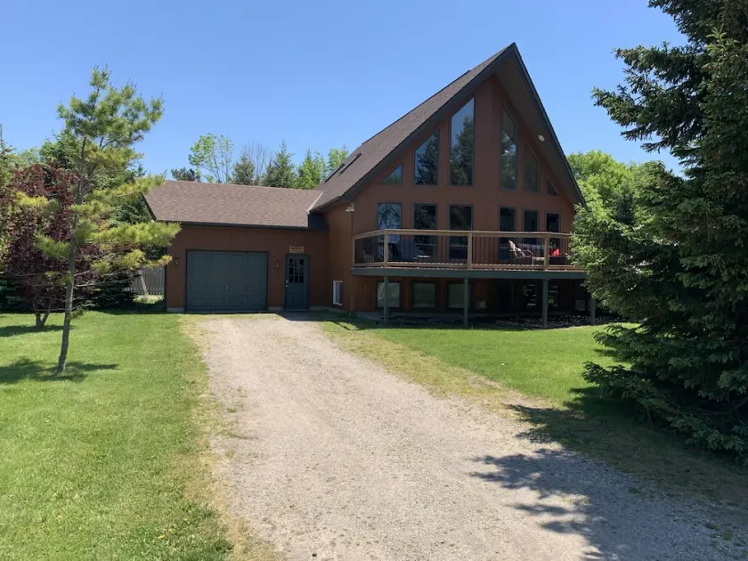 Large Stunning Cottage - Beach access to beautiful Lake Huron - Image 1