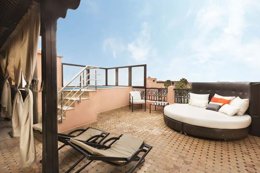 Duplex apartment with private pool - Image 1