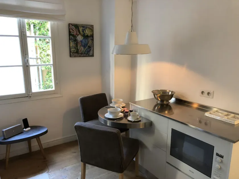 Studio de luxe, dans une ruelle calme, au coeur de la vieille ville de St Tropez - Image 1
