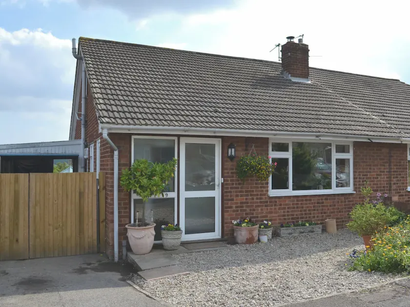 2 bedroom accommodation in Sturry - Image 1