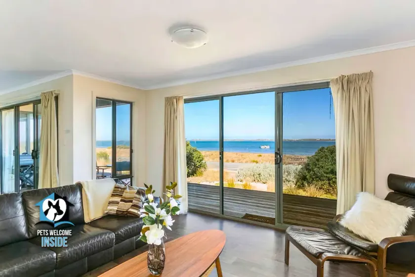 PetLet 17 Absolute Waterfront Views + Kayaks - Image 1