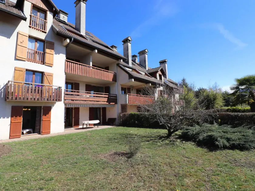 Spacious and quiet with private garden - Parking included, pets allowed - Image 1
