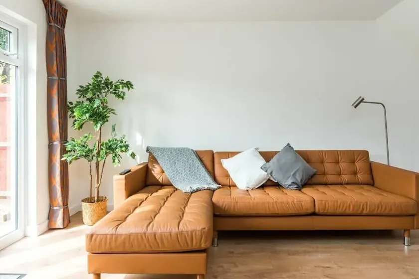 Sleek and Stylish 2BD Home with a Garden Anerley - Image 1