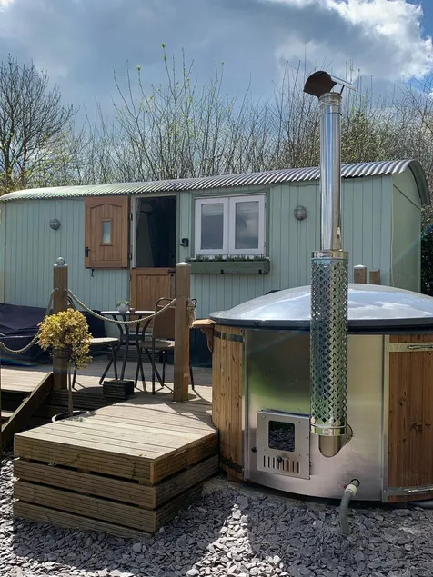 Large New Forest Shepherds Hut and Scandinavian Hot Tub with hydro massager <br><br> - Image 1