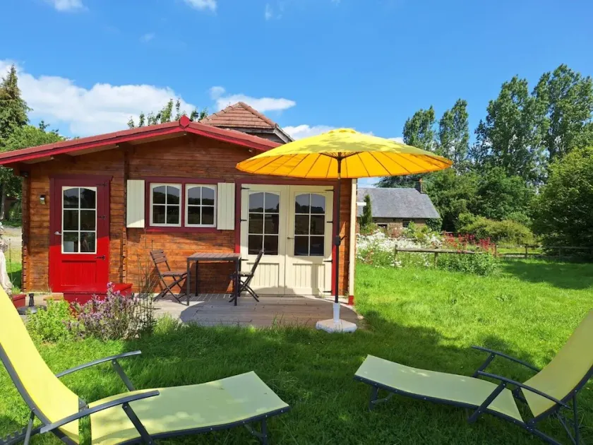 Intimate, sunny châlet for 2 people in southern Normandy - Image 1