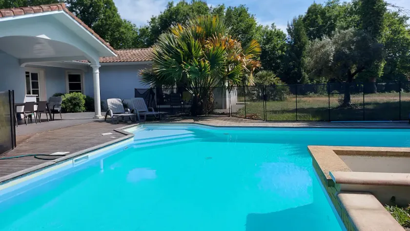 Large villa, swimming pool, wooded garden, close to lakes and ocean. Ideal for families. - Image 1