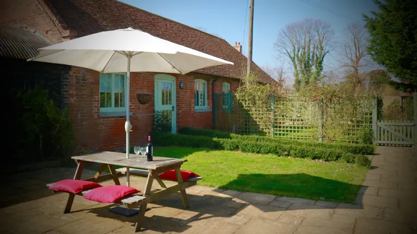 Peper is a cosy cottage in the heart of rural Kent. Converted stables. - Image 1