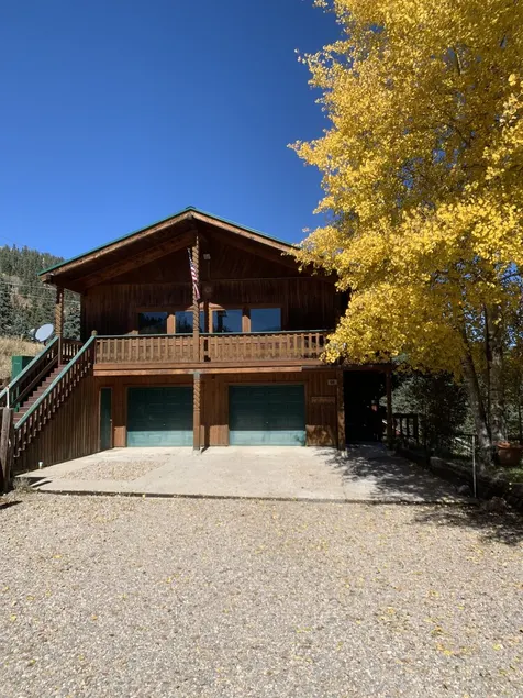 ON THE RIVER! MINUTES FROM SLOPES! SLEEPS 16 - Image 1