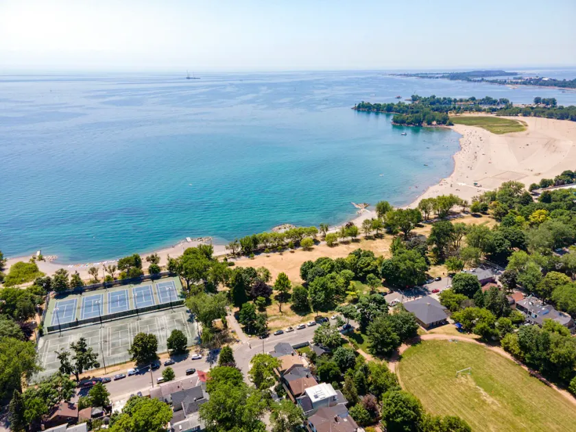 Stunning 3brm Apartment with rooftop patio in the Beaches Area of Toronto - Image 1