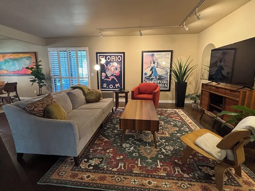 Well Appointed fully furnished 2BR, 2Bath, 1st floor, Guard-Gated, Biltmore area - Image 1