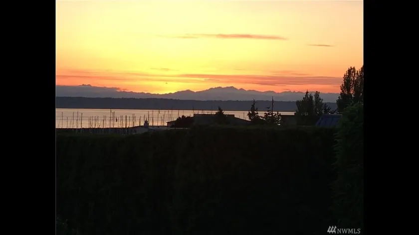 Puget Sound View Stunner in Marina Beach Town - Image 1