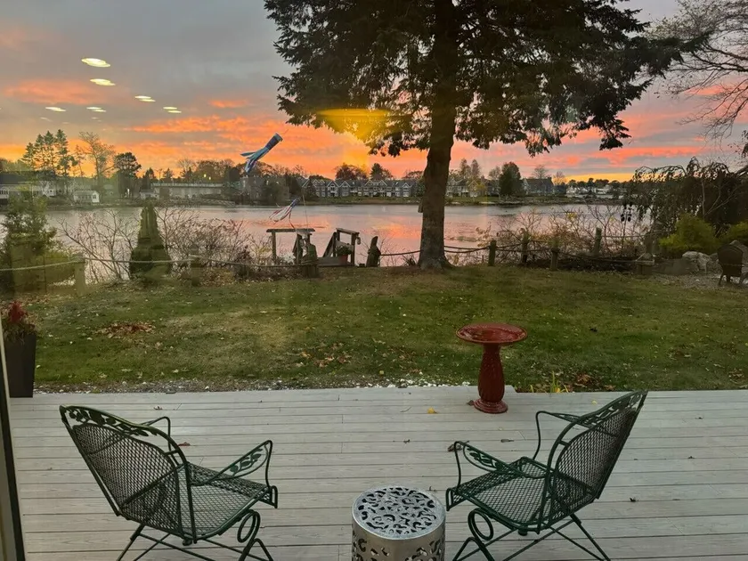 Lovely Home On the Water within Walking Distance Of Town - Image 1