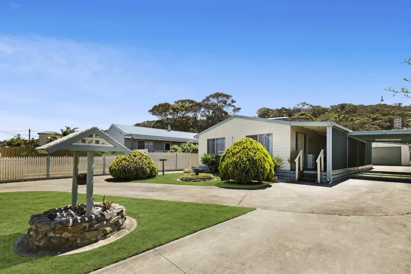 Vier Schwestern - Seeeingang, VIC - Image 1