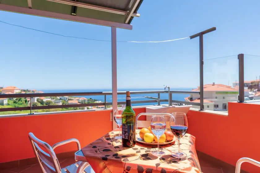 Appartamento Laranjeiras, Un delizioso appartamento nel cuore di Calheta - Image 1