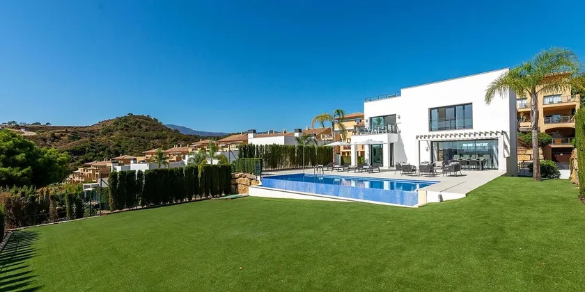 VACATION MARBELLA I Villa De La Resina, Infinity Pool, 24-7 Security, Rooftop Solarium, BBQ, Golf Community, Africa Views - Image 1