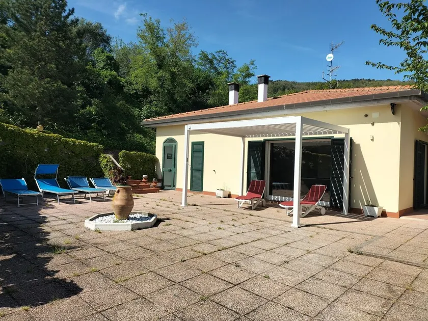 Villa 'Gloria Guest House' with Sea View, Wi-Fi, and Air Conditioning - Image 1