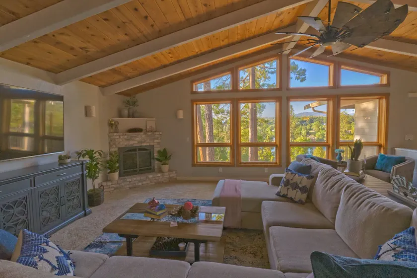 Cozy Mountain retreat with Lake views near Yosemite - Image 1
