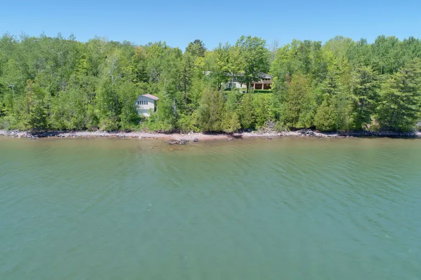 Beachfront and  Lakehouse With All of the Comforts! - Image 1