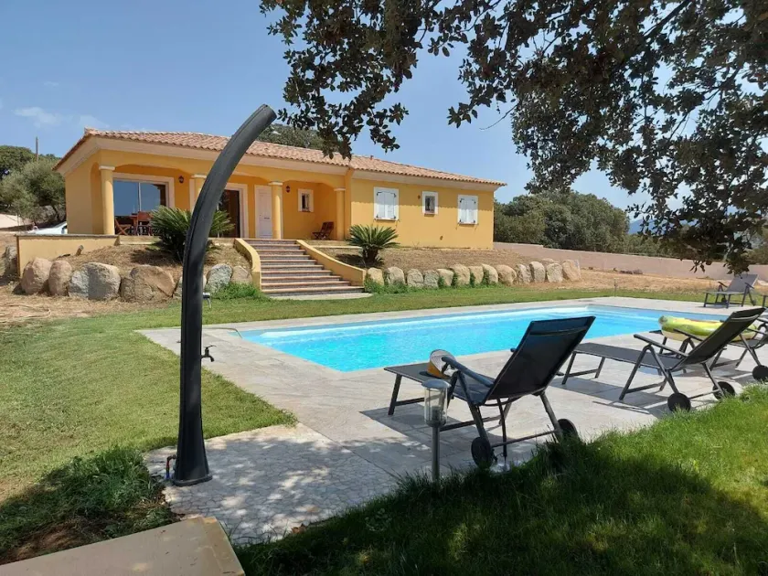 Villa Avec Piscine à 5M des Plages - Image 1