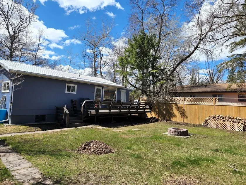 Entire charming and private cottage in Winnipeg Beach - Image 1