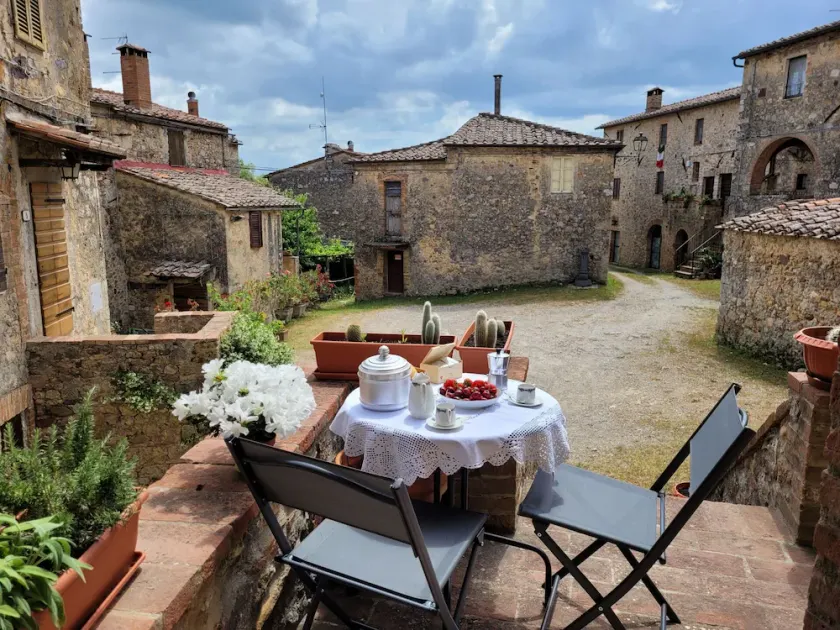 Romantic apartment located in a hamlet in the Sienese countryside - Image 1