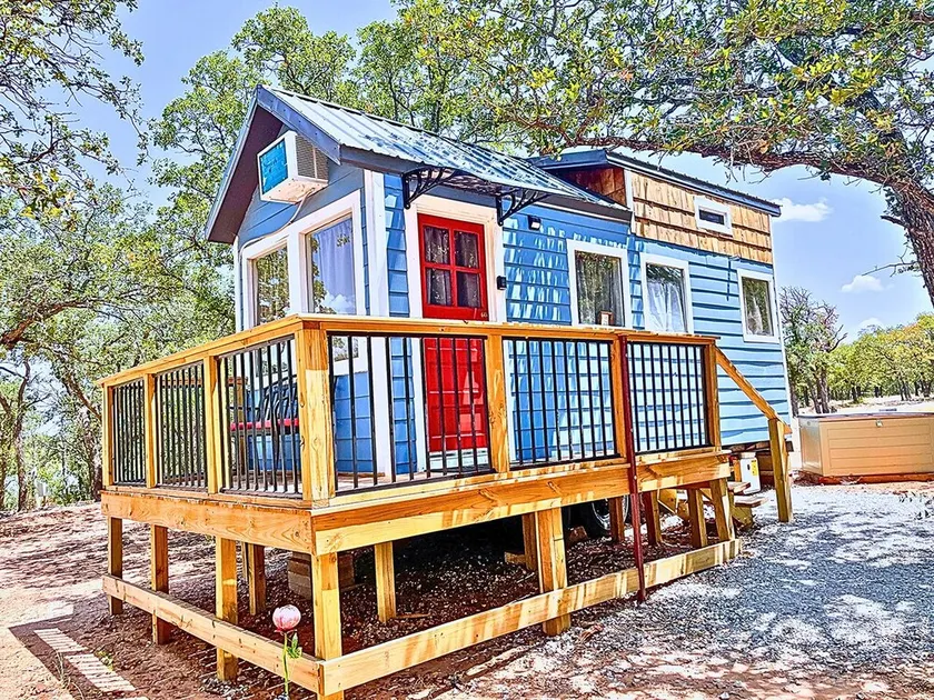 3 Lakefront Tiny Home, Glamping, Fishing, Kayaking - Image 1