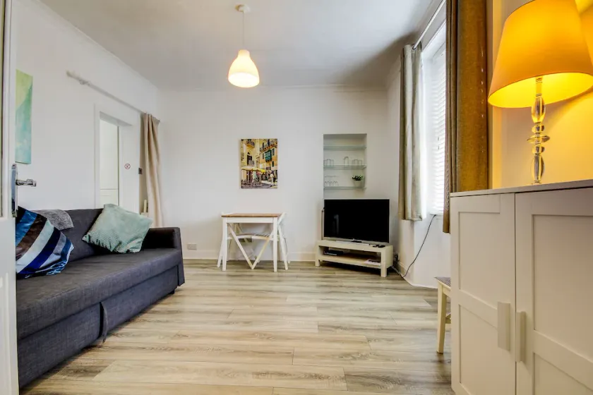Apartment Caerlaverock Road - Image 1