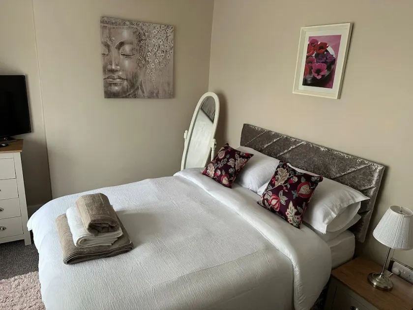 3 Bed Flat - Sleeps 6 - Parking - Wifi - Image 1