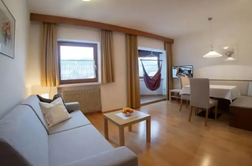 Appartement with beautiful view and balcony - Image 1