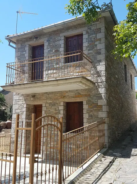 Stunning stone house centrally located in beautiful Lafkos. - Image 1