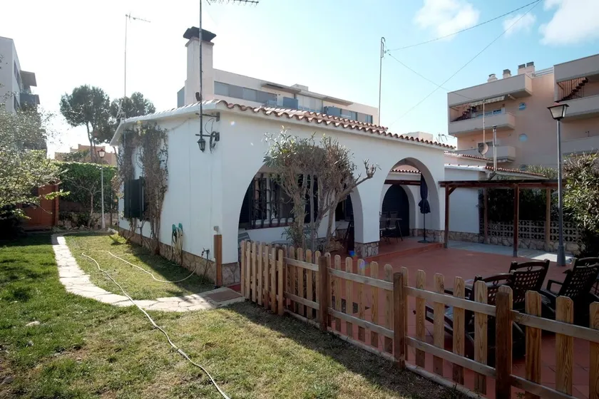 Casa en Salou a 5 minutos de la playa, y a 10 del Golf para hasta 8 personas - Image 1