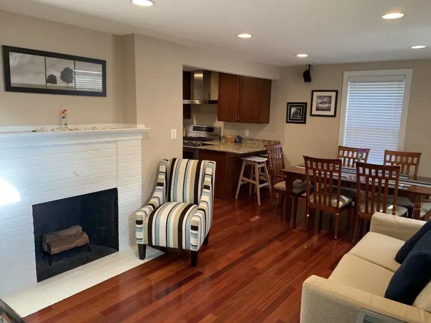 Newly Remodeled! Near Old Town - 2 metros - Solar Home away from home 1600sq - Image 1