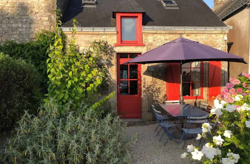 Fisherman's cottage 200 m from the sea in the heart of a listed historic village - Image 1