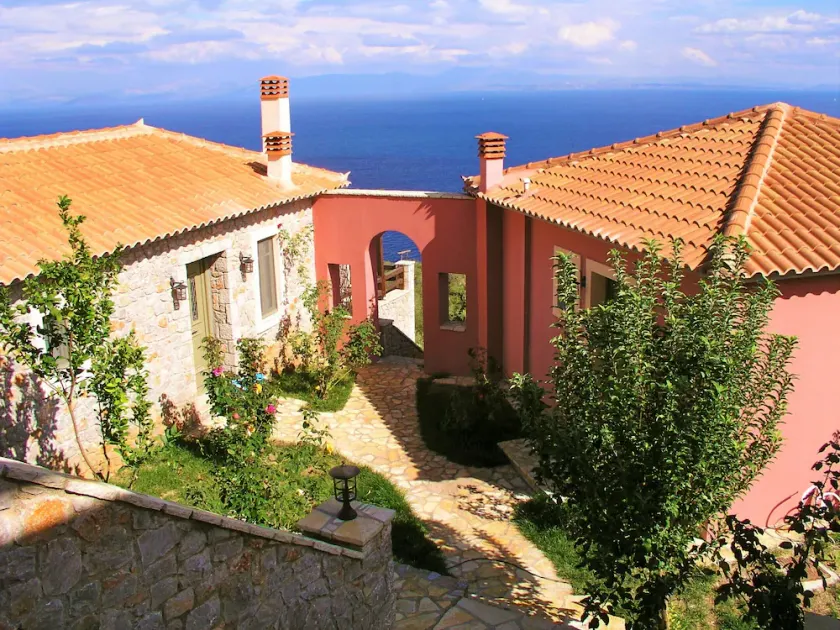 DIO GUESTHOUSES VILLA PRASTOS 3 B/R WITH PRIVATE GARDEN AND SWIMMINGPOOL - Image 1