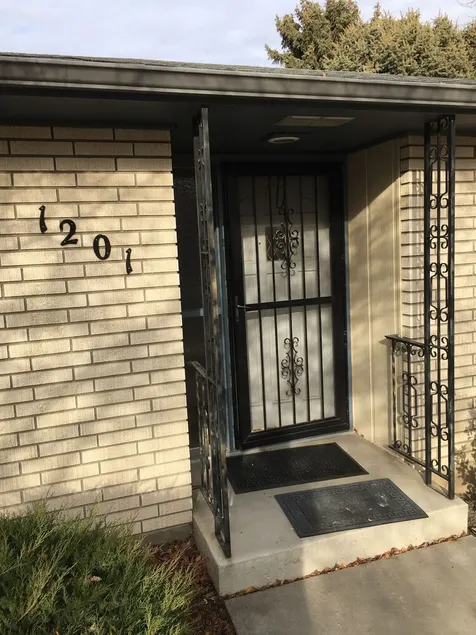 Perfect for Long Stays. Recently remodeled 2 bedroom 1.5 bathroom unit.   - Image 1