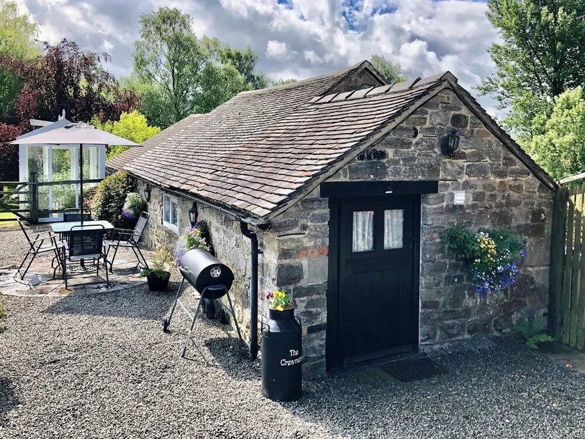 Dating back to 1750 and retaining much of its character and charm. - Image 1