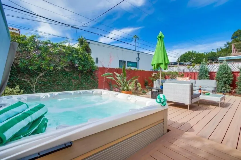 Walk To Beach/AC/Hot Tub/Parking/Great Family Home - Image 1