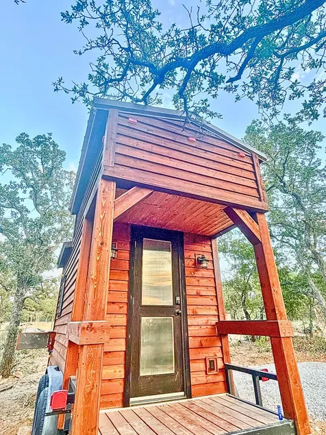 1 Lakefront, Comfortable, Affordable, Solo/Couple - Image 1