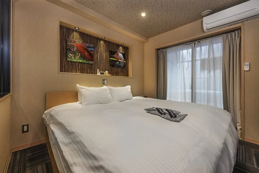 Jacuzzi Suite - Image 1