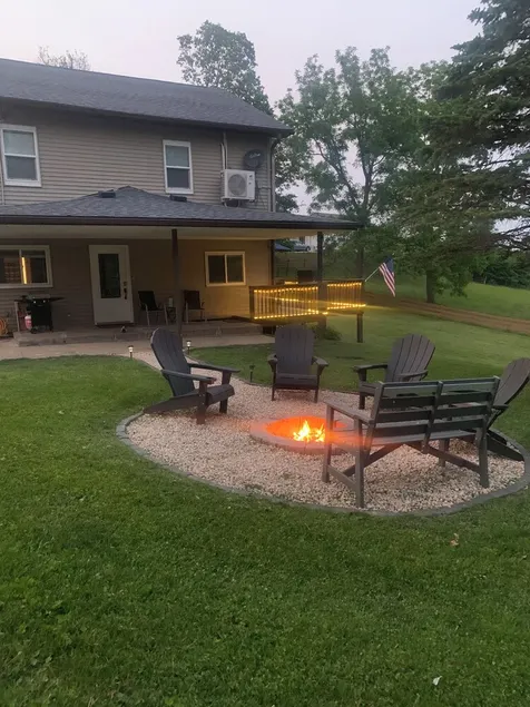 3br-2bth”4beds”house with arcade games! Beautiful views overlooking river! - Image 1